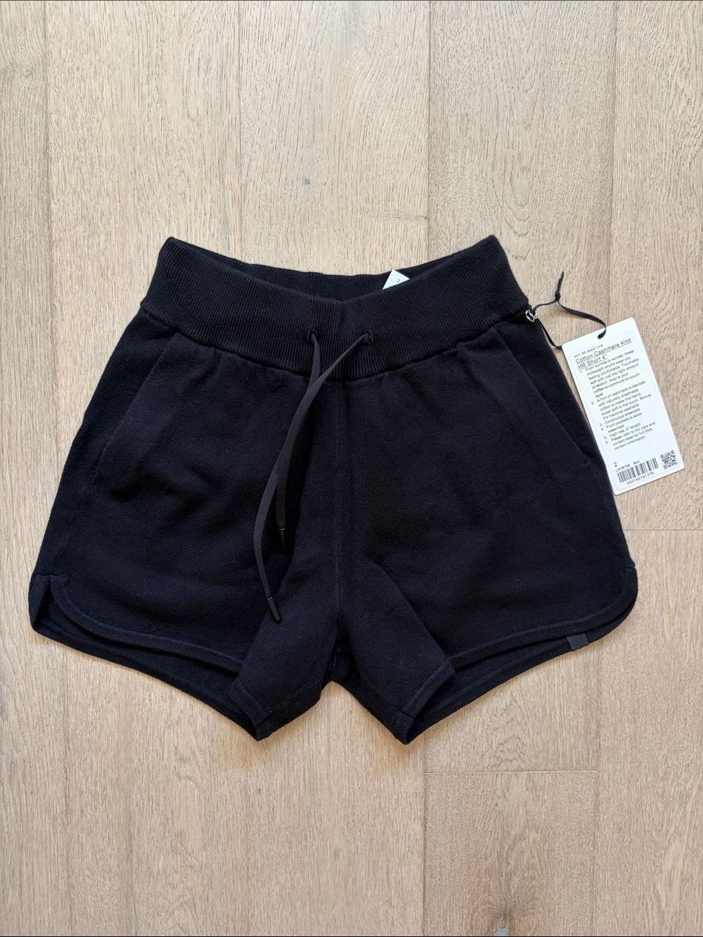 Cotton Cashmere knit short 4" black size 2 lululemon nwt